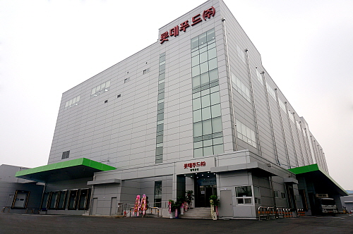 HMR 한상 가득 차리는 롯데 '신동빈' vs 신세계 '정용진'…증설경쟁 본격화(종합)