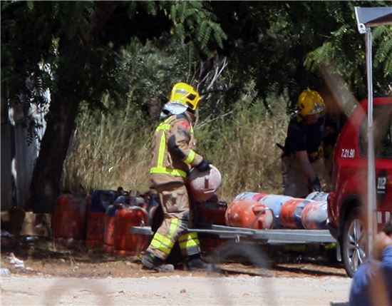 스페인 테러범 은신지서 가스통 120개 발견…"범인 佛도주 가능성"