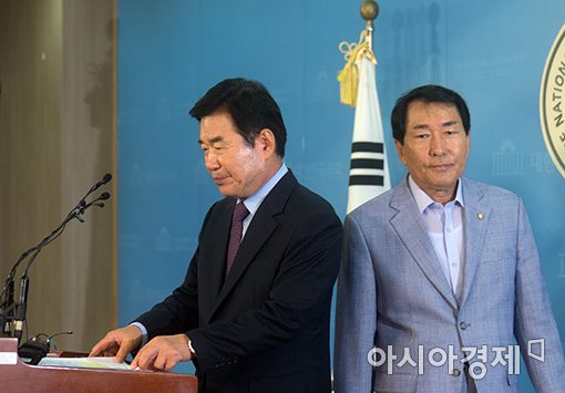 [포토]김진표, '종교인과세유예관련' 기자회견
