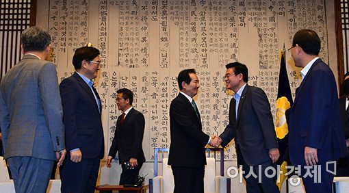 [포토]국회의장, 교섭단체 원내대표 회동