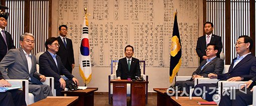 [포토]교섭단체 원내대표 만나는 정세균 의장