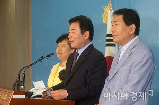 [포토]김진표, 종교인관세관련 긴급 기자회견