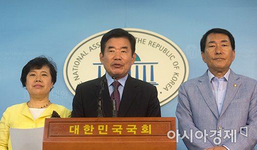 [포토]김진표, 종교인과세관련 기자회견