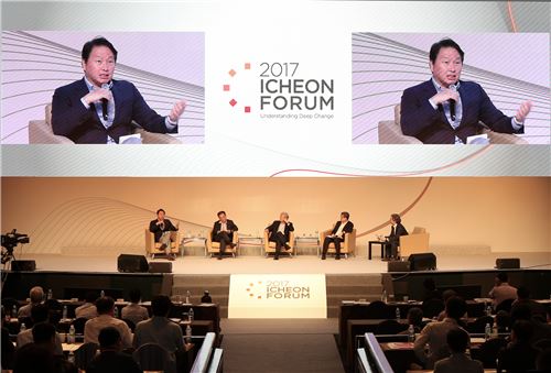 최태원 SK 회장 "대기업이 생존하려면 사회적가치 창출해야" (상보)