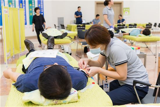 [포토]양천구 직원들 을지연습 실제훈련 중 채혈 