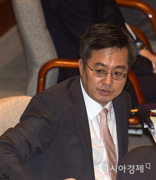 [포토]답변하는 김동연 경제부총리