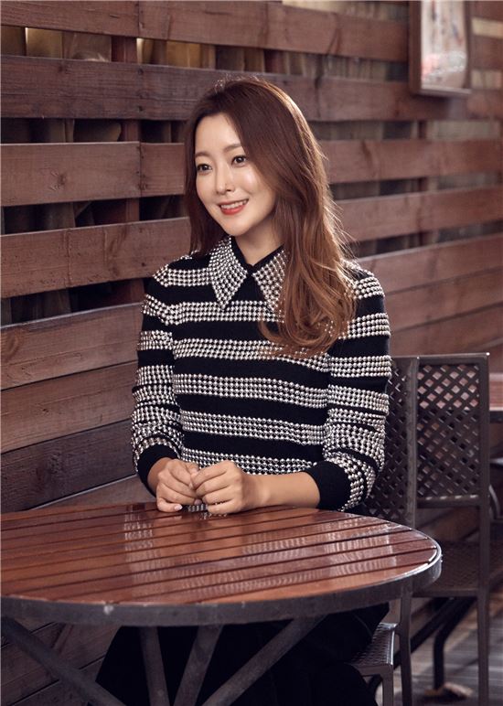 1일 배우 김희선이 신종 코로나바이러스 감염증(코로나19) 사태 장기화 속 '착한 임대인' 캠페인에 동참한 것이 알려지면서 화제를 모으고 있다. [사진=힌지엔터테인먼트 제공]