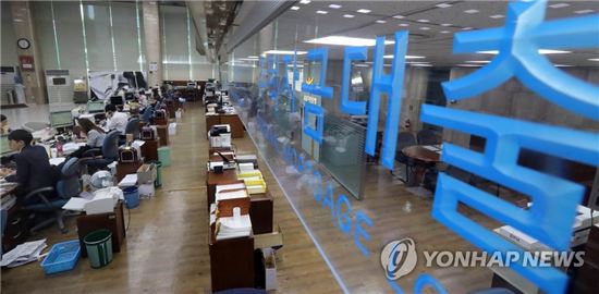 8·2 대출규제 오늘부터 시작…은행 창구 혼선 여전