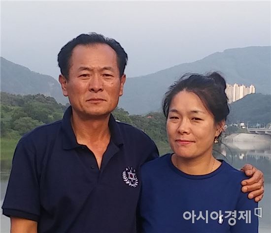 ▲LG 의인상을 수여한 김기용, 함인옥씨 부부.(제공=LG복지재단)