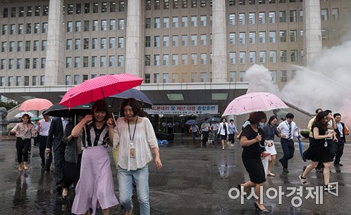 [포토]폭우 쏟아지는 날, 화재진압훈련