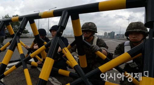 [포토]누구도 지나갈 수 없다