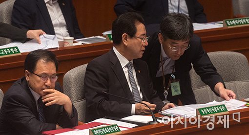 [포토]보고받는 김영록 장관