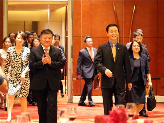 [한중 수교 25주년]5년 전 시진핑 참석했는데…조촐한 '잔칫날'