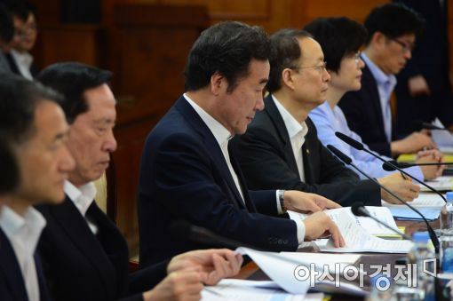 [포토]무거운 분위기 속 국정현안점검조정회의