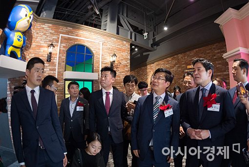 [포토]스타필드 고양점 둘려보는 정용진 부회장