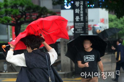[포토]비바람 몰아치는 서울