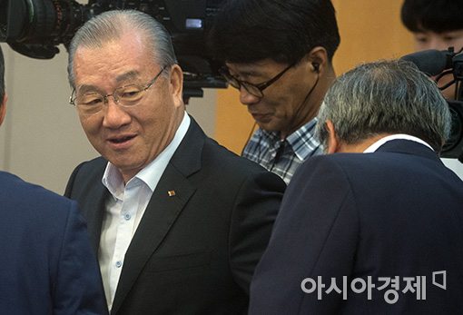 [포토]회의 참석하는 김인호 무역협회장
