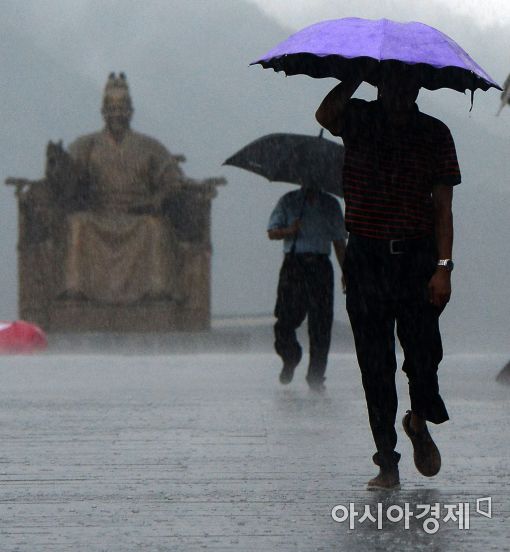 [오늘 날씨] 전국 밤부터 비 내려…돌풍·천둥 동반