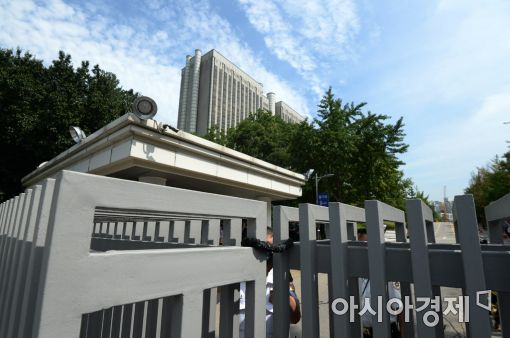 19일 서울중앙지방법원에서 이재용 삼성전자 부회장의 항소심 2차 공판과 삼성물산 합병 무효 소송 선고가 동시에 진행된다. 