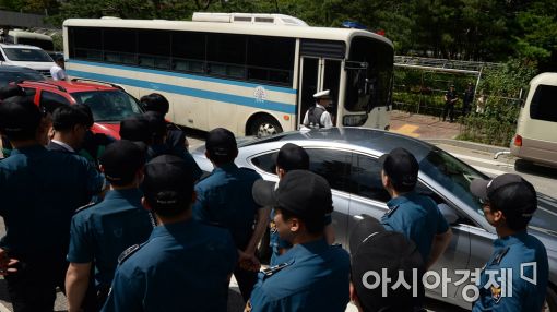 [포토]법원 들어서는 이재용 호송차량