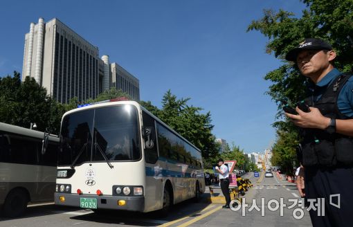 [포토]법원 나서는 이재용 호송차량