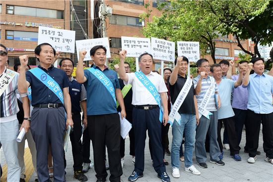동대문구, 불법광고물 근절 캠페인 '구슬땀'