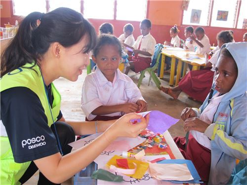 포스코대우, 인니서 교육지원 봉사활동 