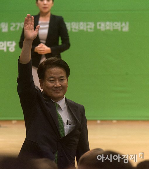 [포토]손 흔드는 정동영 후보