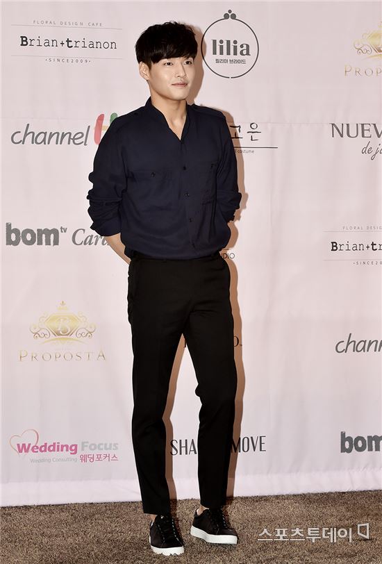 강하늘, 가족 배웅 속에서 오늘(11일) 헌병으로 입대