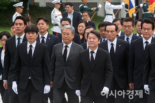 국민의당 "與·한국당, 과거회귀 구태정치 즉각 중단하라" 