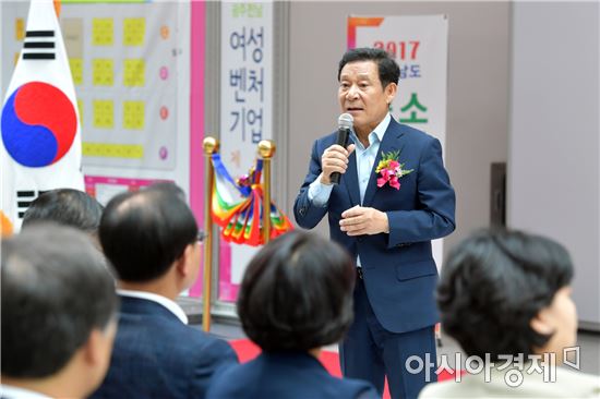 윤장현 광주시장, 광주전남여성벤처협회 우수제품 홍보박람회 참석
