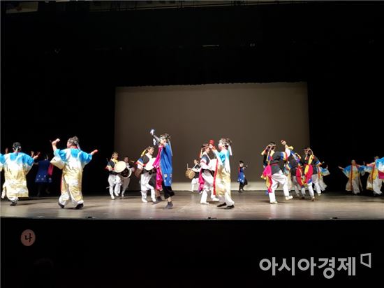 전남 화순군 다문화가족팀이 ‘전남 다문화가족 문화예술 경연대회’에서 최우수상을 수상했다.