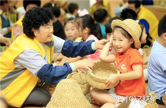 [포토]짚풀모자  멋지네