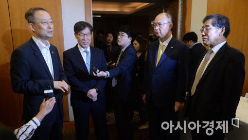 [포토]철강업계 만난 백운규 산업부 장관