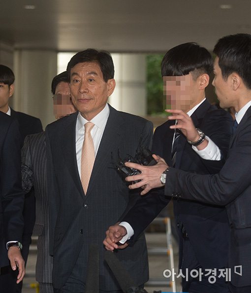 [포토]원세훈, '질문도 못하게'