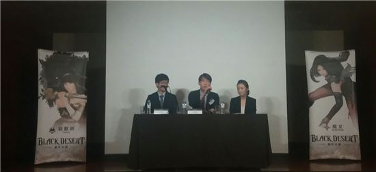 정경인 펄어비스 대표가 30일 여의도에서 열린 기자간담회에서 질문에 답하고 있다. 

