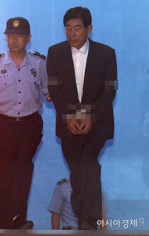 [포토]법정구속된 원세훈 전 국정원장