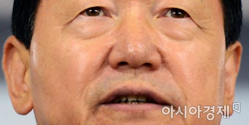 [포토]김상곤 부총리 "수능 개편을 1년 유예합니다"