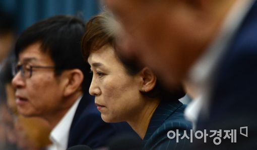 [포토]굳은 표정의 김현미 국토교통부 장관