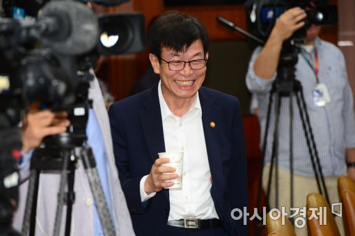 [포토]김상조 공정위원장의 환한 미소