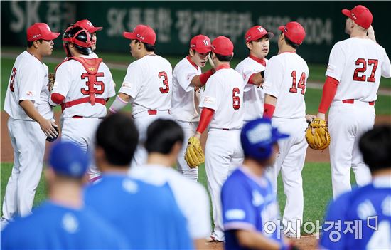 [포토]SK, '짜릿한 한 점차 역전승'