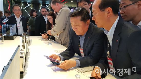 [IFA 2017] 한상범 LGD 부회장 "OLED TV 진영 늘었다"