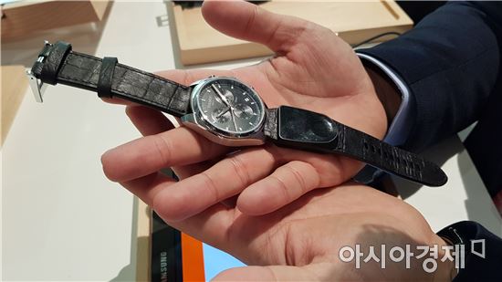 [IFA 2017] "이어폰 없이 손가락만 귀에 대고 통화하세요"