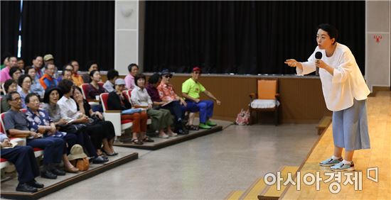 [포토]광주동구아카데미, 방송인 장미화 초청 강연 ‘성황’
