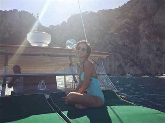 ‘복면가왕’ 김나영, 근황 보니? 출산 후에도 굴욕無 수영복 자태