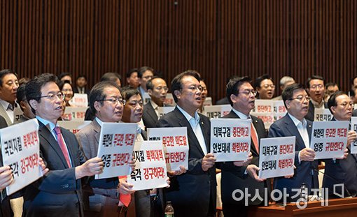 한국당 '보이콧' 강경 기조 유지…與·국민의당 "즉각 복귀하라" 
