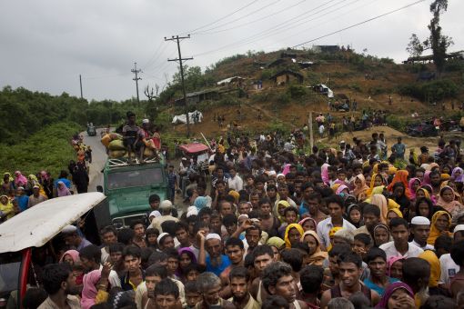 미얀마 로힝야족 유혈사태 갈수록 악화…8.7만명 국경넘었다
