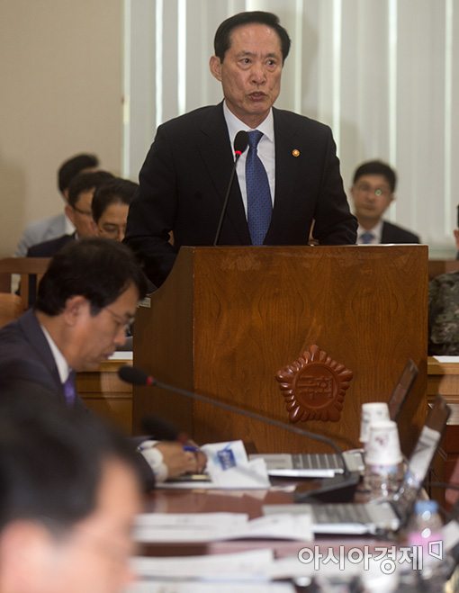 [포토]송영무 장관, 북핵실험 관련 긴급 현안보고