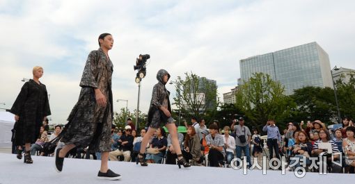 [포토]요즘은 한복이 대세!