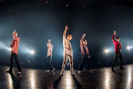 젝스키스, 오사카 팬미팅 성공적인 개최…日 인기 입증